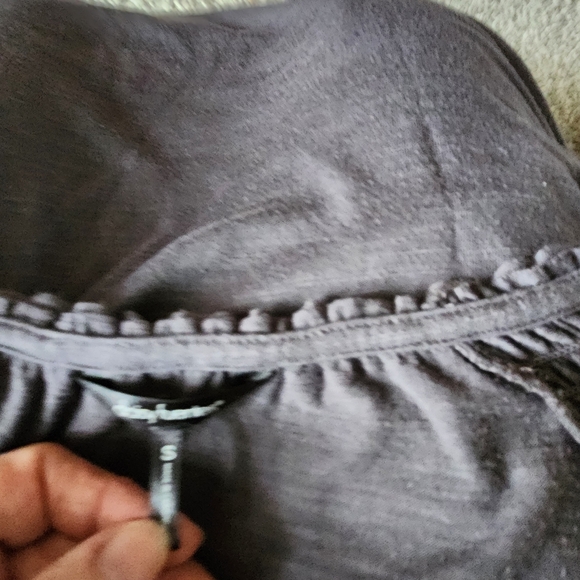 Daisy Fuentes Slate Grey Knit Ruffle Top - S - Picture 3 of 5